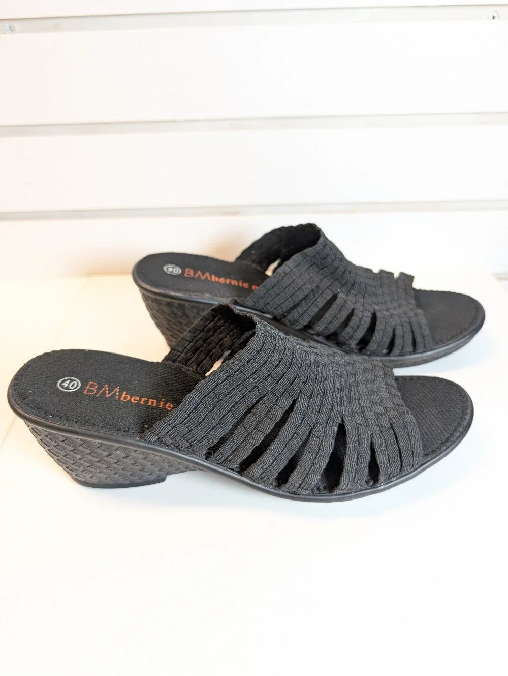 New Bernie Mev. Kent black stretch wedge size 40 10 US Like New